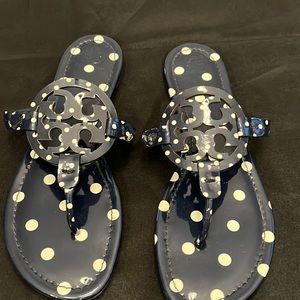 Used Tory Burch Printed Patent Leather Navy Classic Dot Size 10